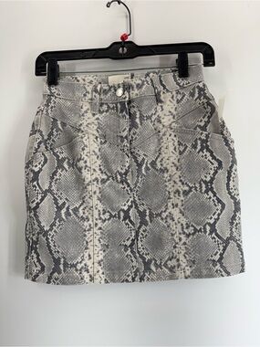 ⚙️ 3For$30 ⚙️ Wilfred Snake-Print Mini Skirt in Gray and Cream